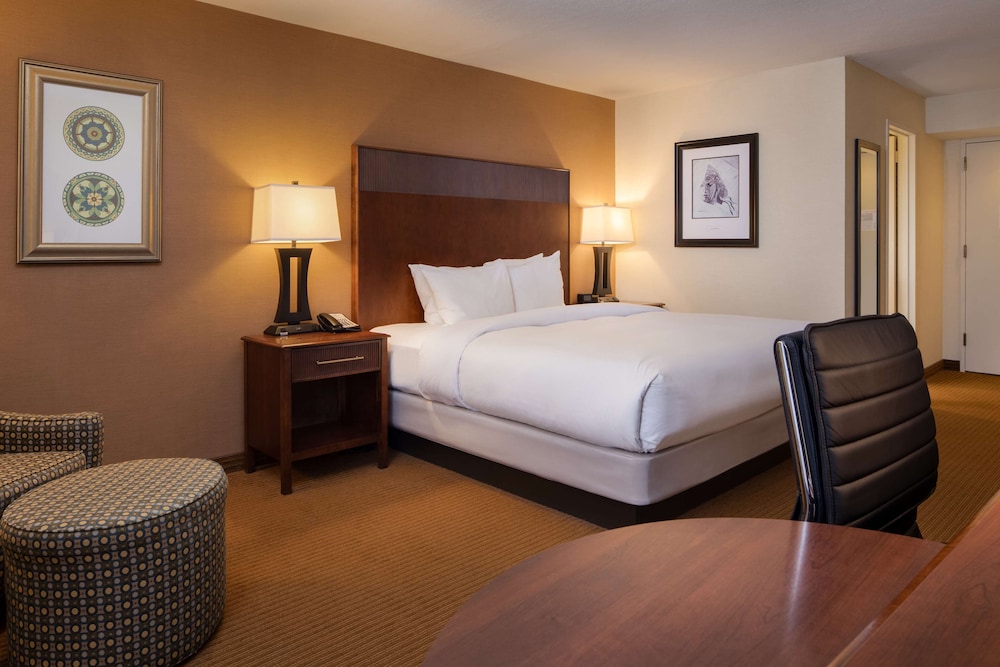 Doubletree by Hilton Philadelphia Airport - photo 14