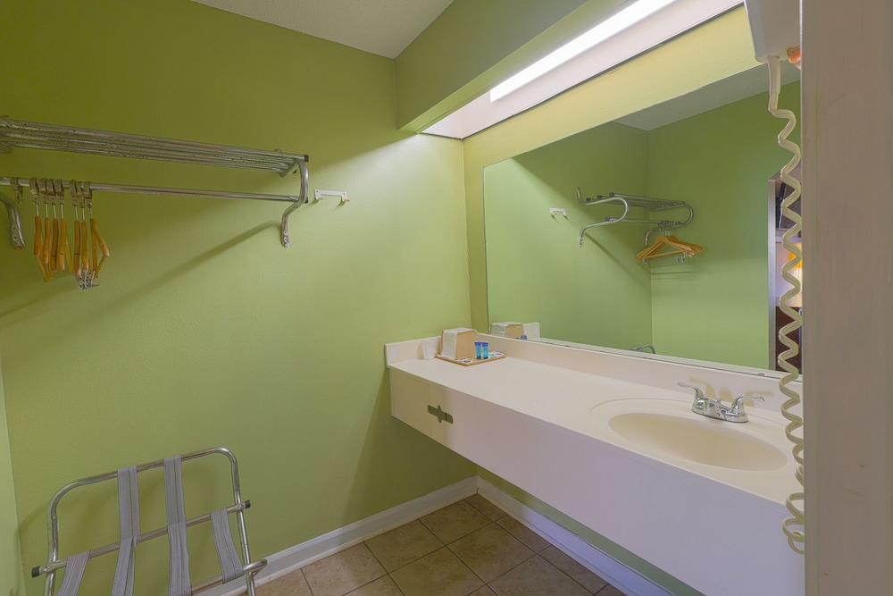 Americas Best Value Inn Brownsville West Tennessee - photo 23