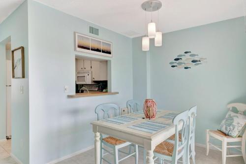 Coastal Cheer — 4-Star Luxury Hotel in Bradenton Beach, United States