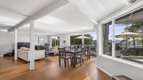 Jetty Hideaway Cosy Cottage Fireplace Gardens — 4-Star Luxury Hotel in Coffs Harbour, Australia