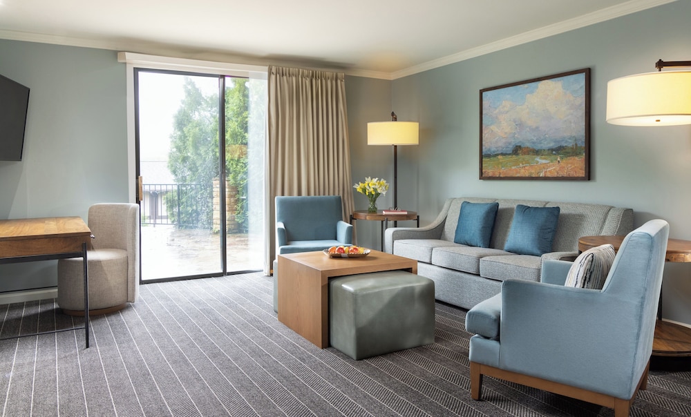 Meadowbrook Inn - photo 9