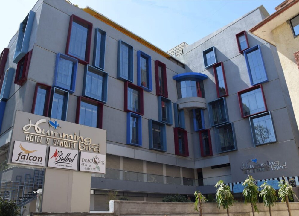 Humming Bird Hotel & Banquet — hotel in Anand