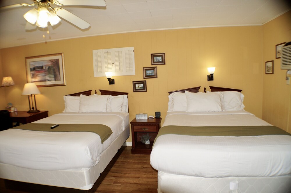 CedarWood Inn - photo 50