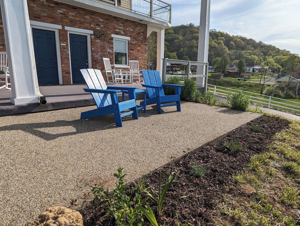 Riverboat Inn and Suites - photo 39