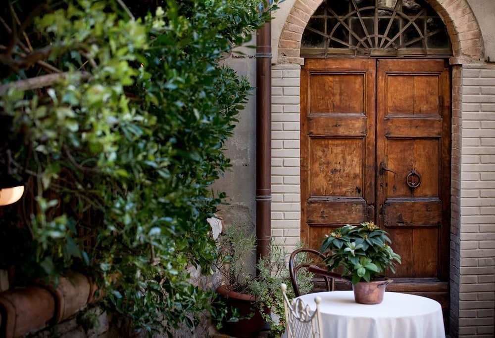 Il Palazzo Boutique B&B — 4-Star Luxury Hotel in Montalcino, Italy