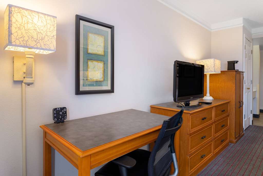 La Quinta by Wyndham Kingsport Tri Cities Airport - photo 21
