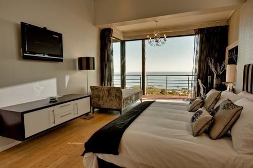 Sea and Rock Villa