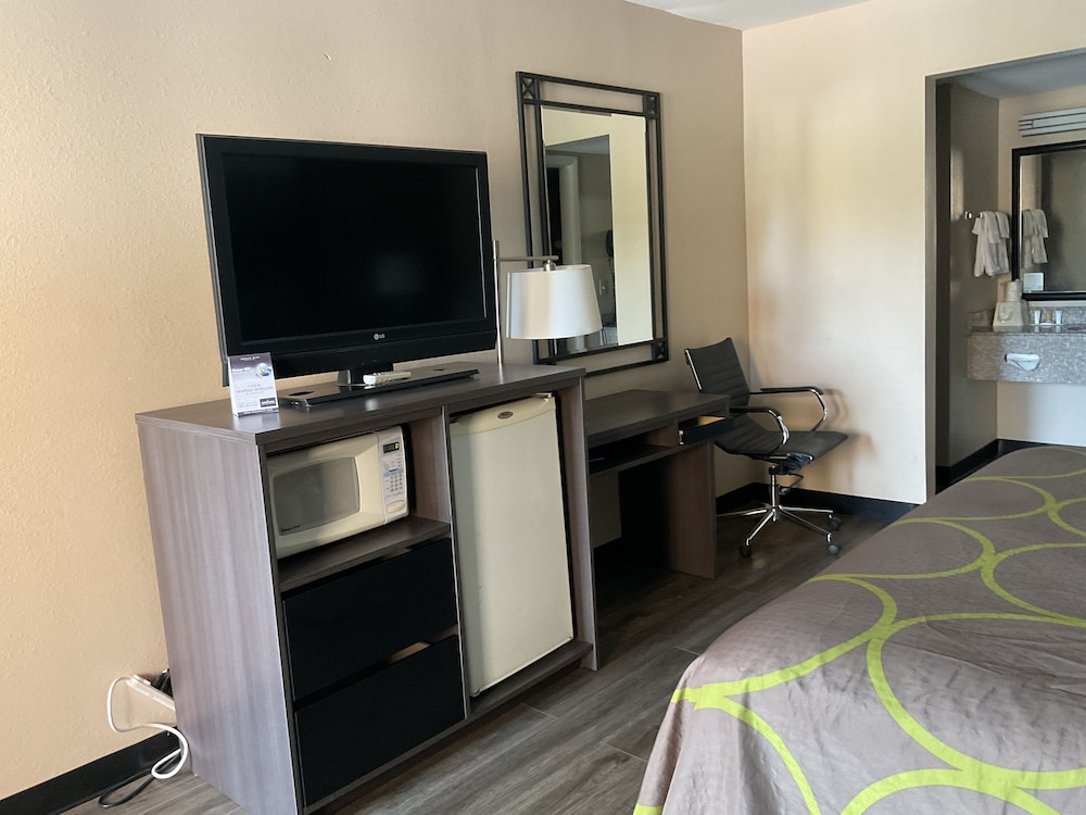 Super 8 by Wyndham Chattanooga East Ridge - photo 9