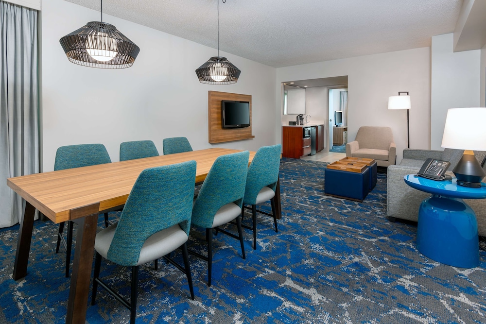 Embassy Suites by Hilton Tampa USF Near Busch Gardens - photo 11