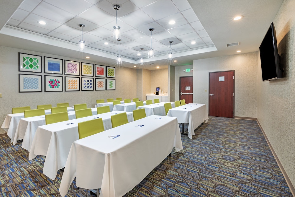 Holiday Inn Express Hotel & Suites GUYMON by IHG - photo 41