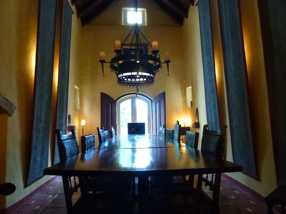 Convento de São Saturnino — hotel in Colares