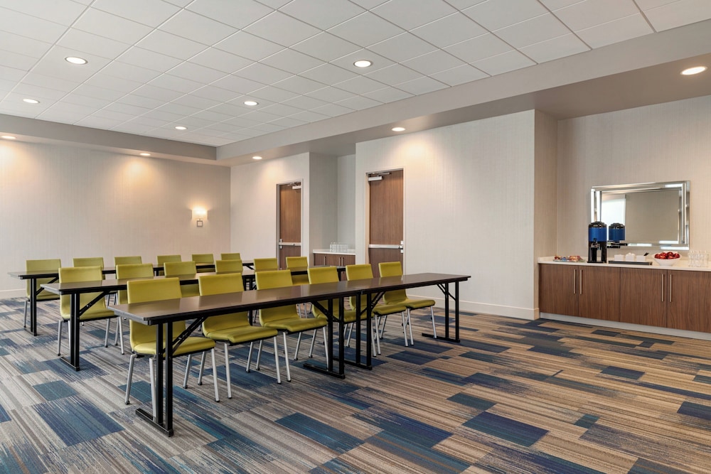 Holiday Inn Express And Suites Dalton Walnut Ave - photo 43