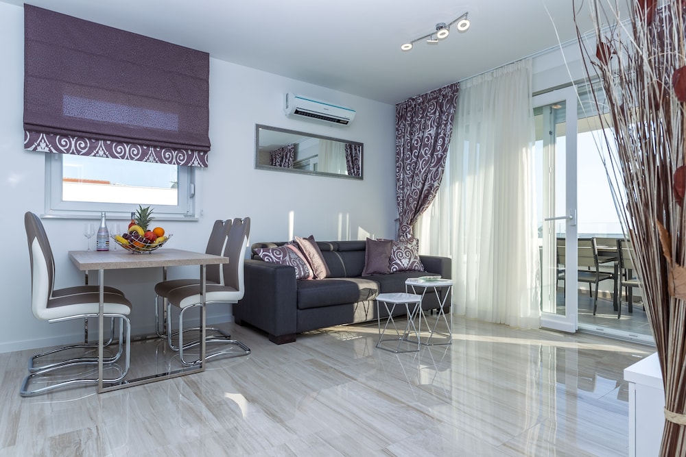 Fucshia dreams brand new penthouse for 8 — 4-Star Luxury Hotel in Novalja, Croatia