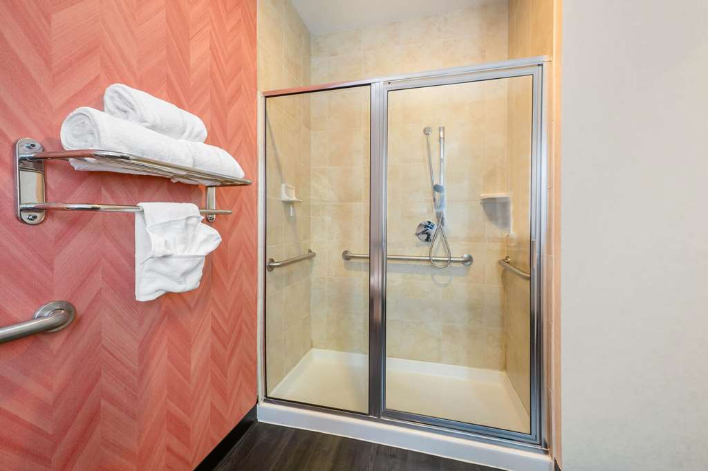 La Quinta Inn & Suites by Wyndham Longview North - photo 13