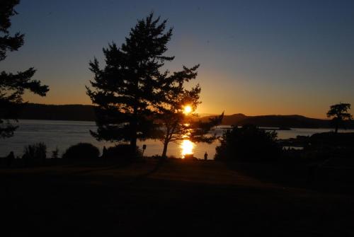 La Conner Camping Resort Wheelchair Accessible Cabin 16 - photo 5