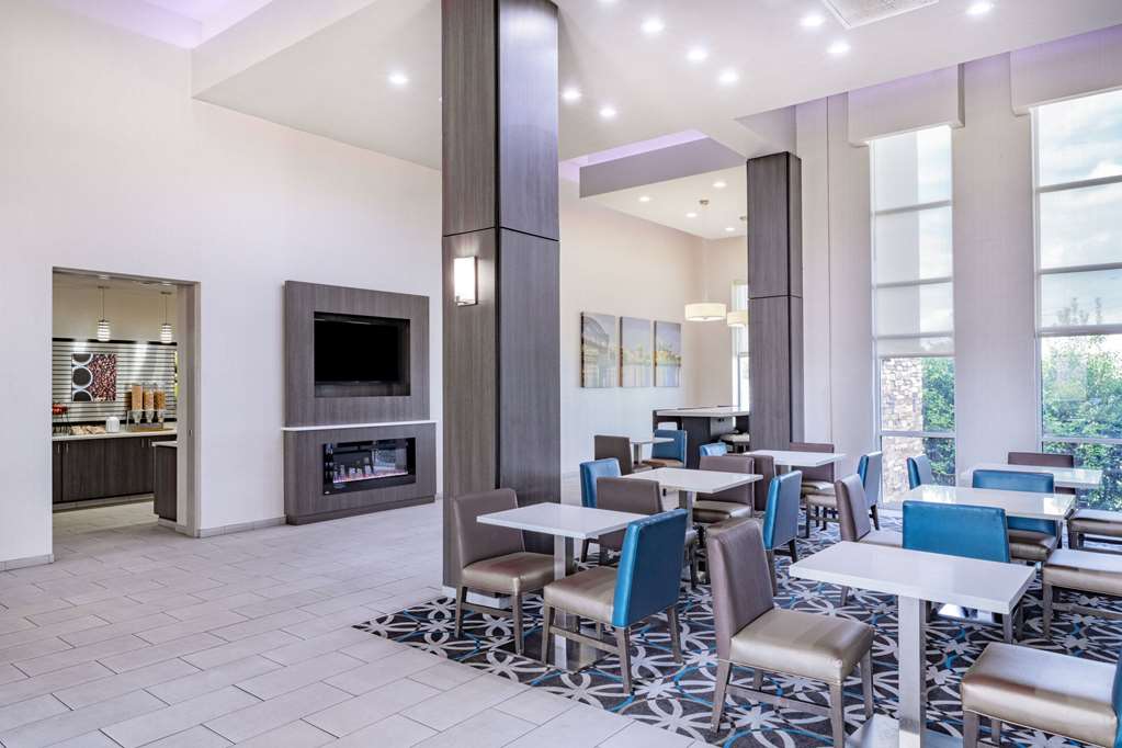 La Quinta Inn & Suites by Wyndham Chattanooga East Ridge - photo 43