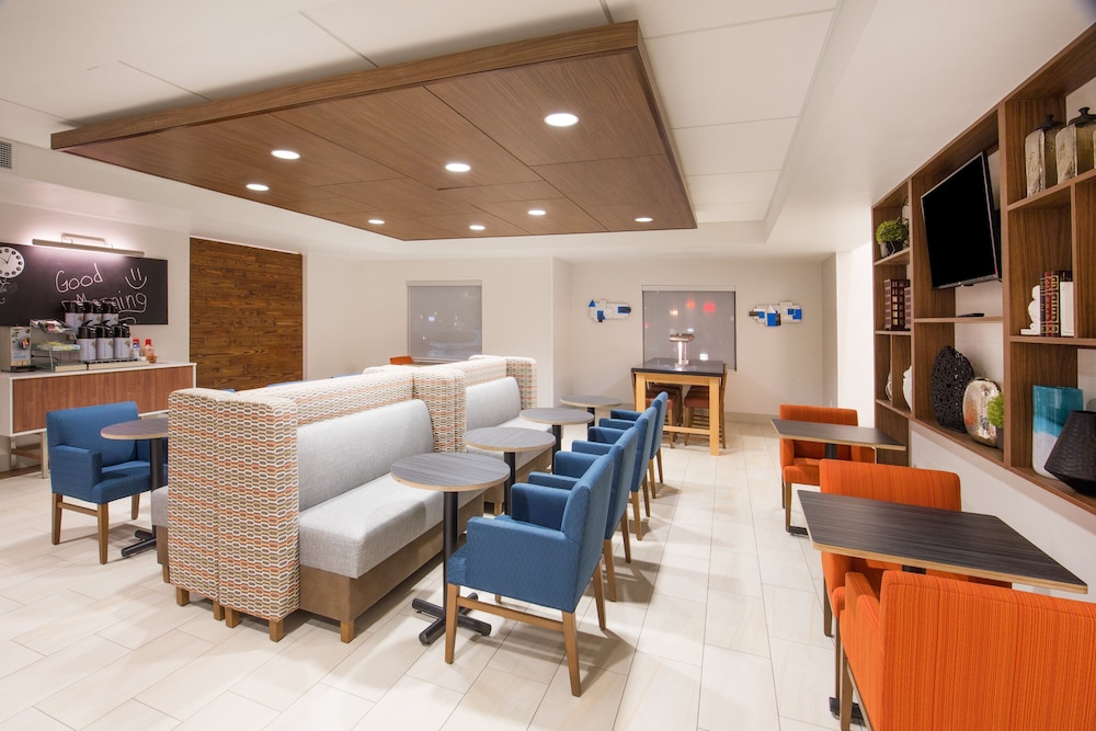 Holiday Inn Express & Suites Pahrump by IHG - photo 31