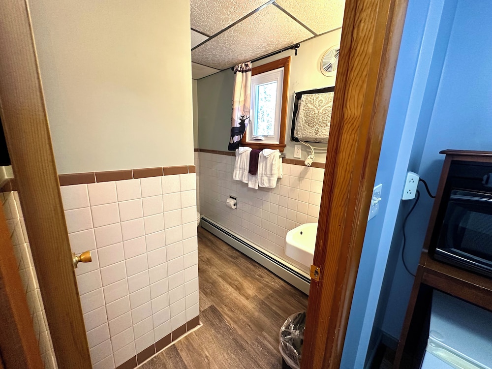 White Mountain Motel And Cottages - photo 43