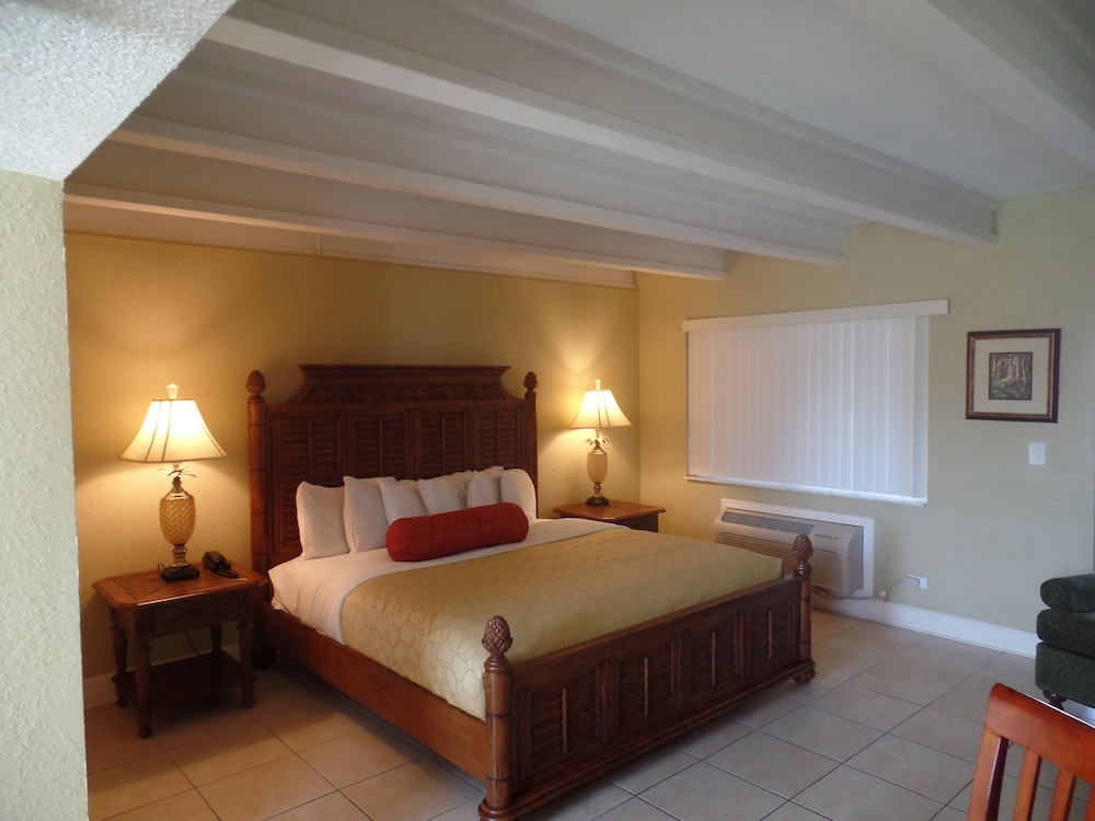 The Bayside Inn & Marina - photo 4