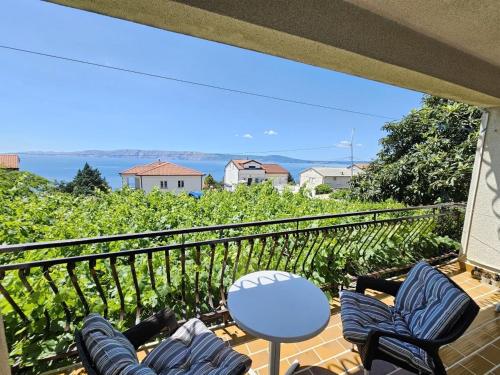 LEO ROOM 1 NV Room for 2 persons with bathroom and balcony in Novi Vinodolski, Croatia