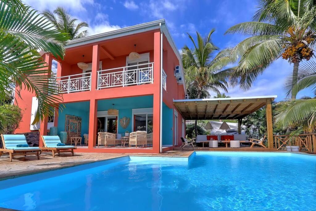 MAISON DIVON Luxueuse Villa Exotique face à l'Océan avec Piscine chauffée — 4-Star Luxury Hotel in Saint-Paul, Réunion