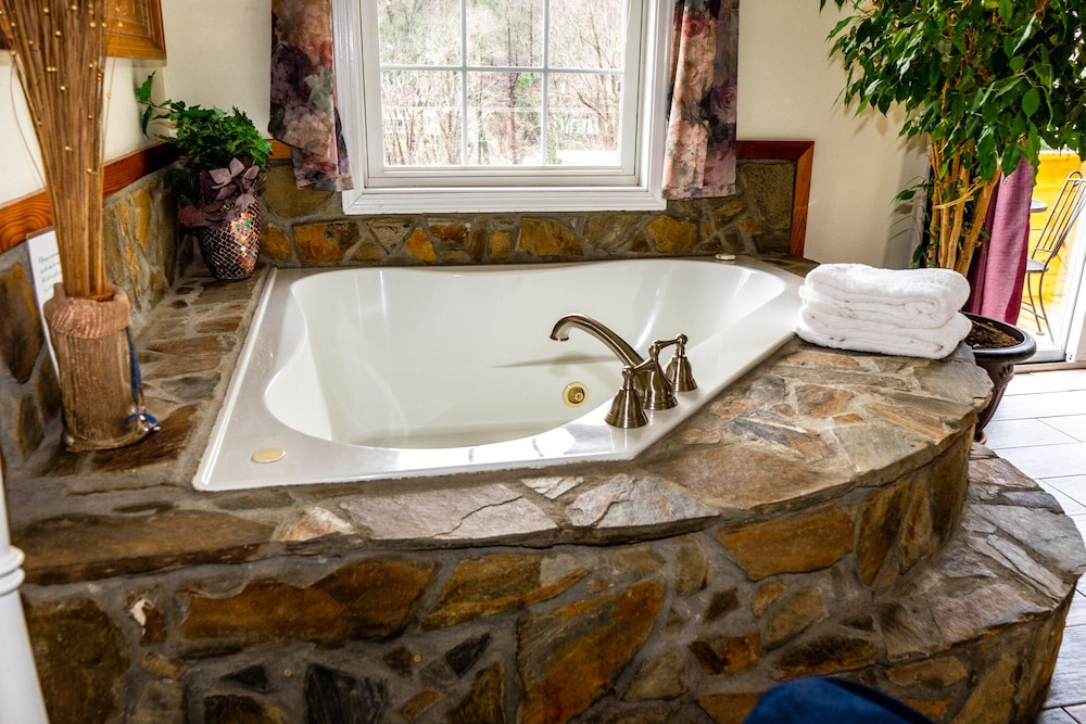 The Chimney Rock Inn & Cottages - photo 18