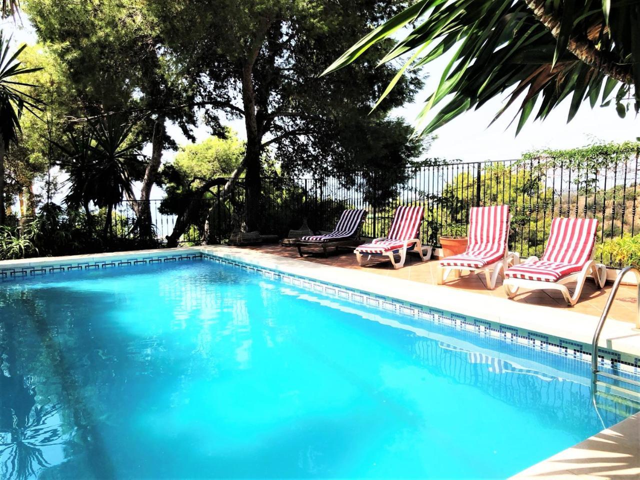 Rentcostadelsol Villa Pinares Malaga — 4-Star Luxury Hotel in Malaga, Spain