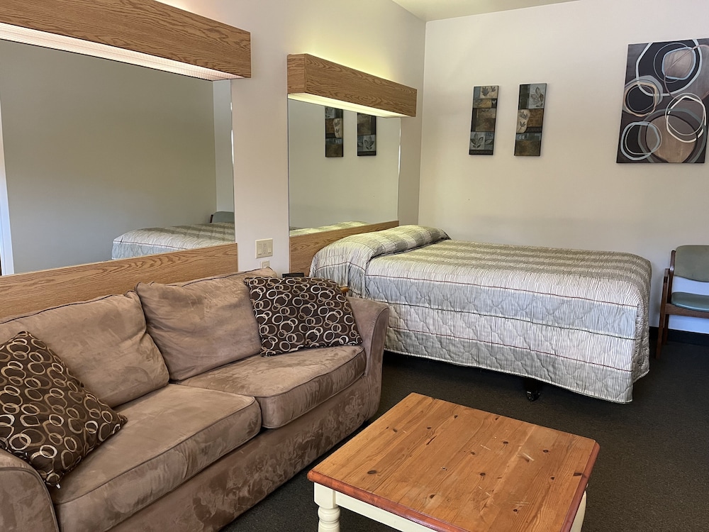 Calabogie Motor Inn in Pembroke, Canada