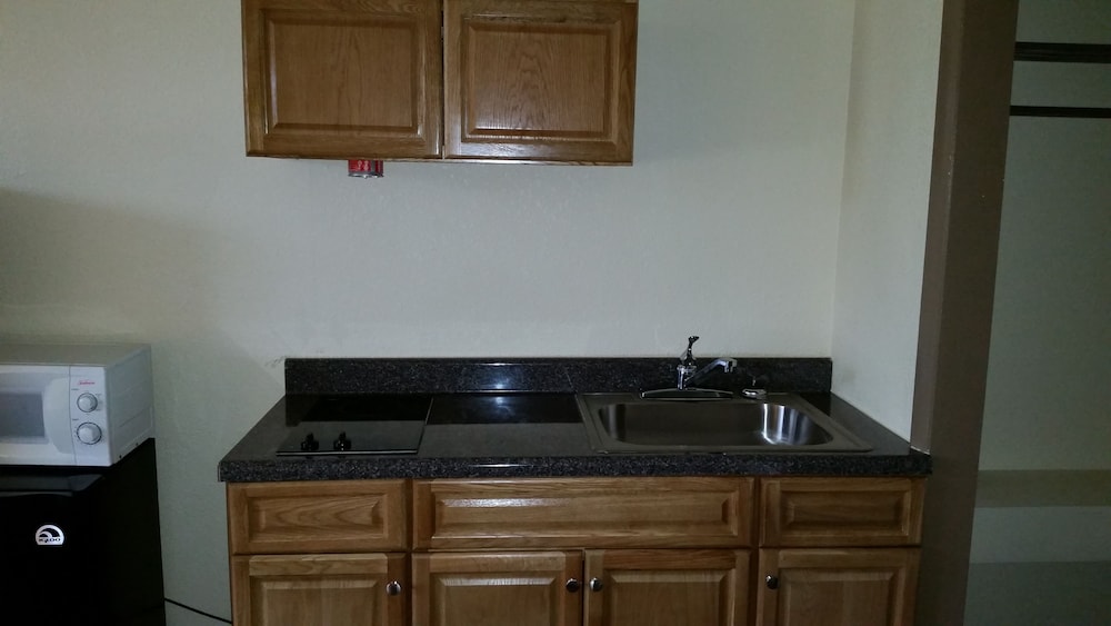 Americourt Extended Stays - photo 6