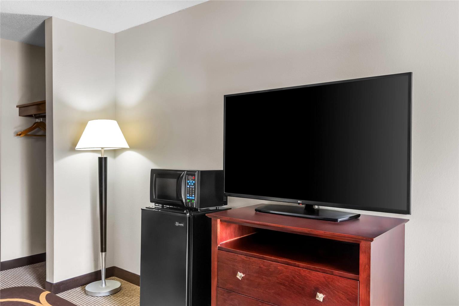 Super 8 by Wyndham Bloomington University Area - photo 18