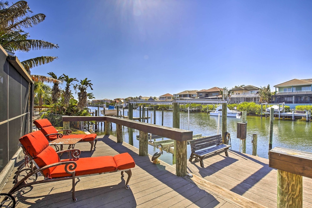 Solar Heated Pool Tropical Apollo Beach Hideaway — 4-Star Luxury Hotel in Apollo Beach, United States
