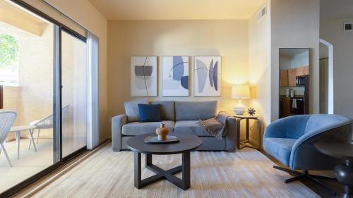 Landing Modern Apartment with Amazing Amenities — 4-Star Luxury Hotel in Avondale, United States