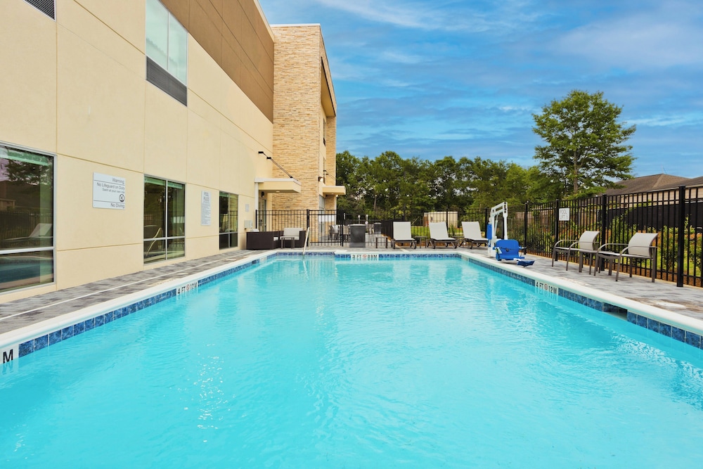 Holiday Inn Express Columbus Northeast - photo 19
