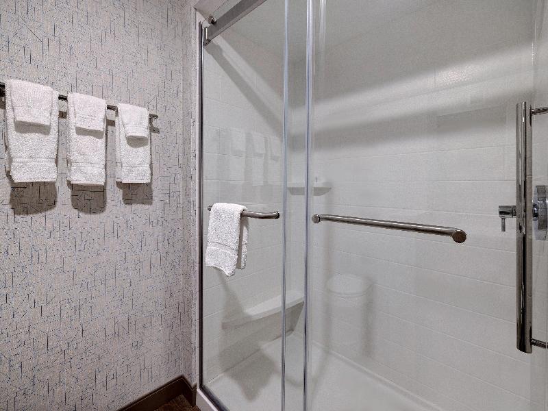 Holiday Inn Express & Suites Ann Arbor University South by IHG - photo 49