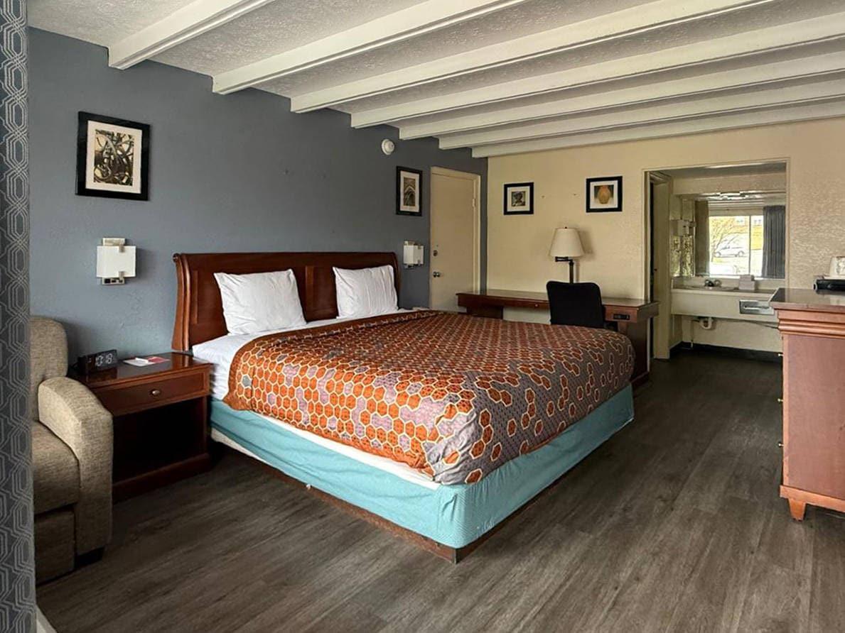 Econo Lodge Galax VA - photo 19