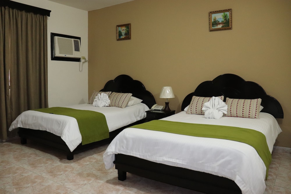 Hotel Puerta del Sol — David — photo 4