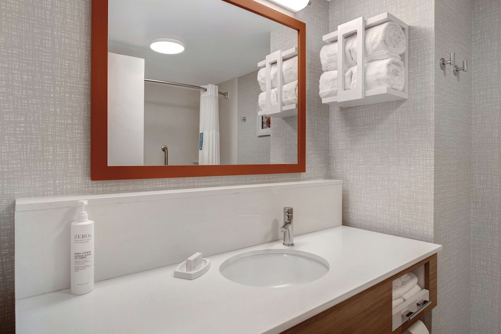 Hampton Inn Anderson Alliance Business Park - photo 34