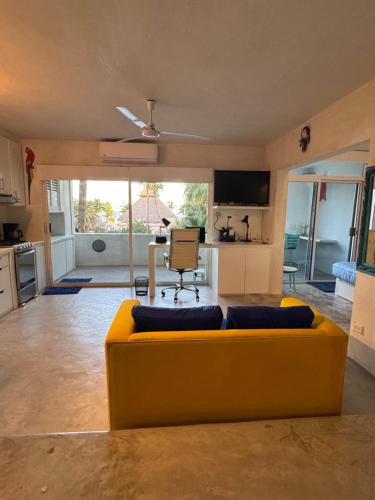 Beach front beautiful one bedroom Condo — 4-Star Luxury Hotel in San Jose Del Cabo, Mexico