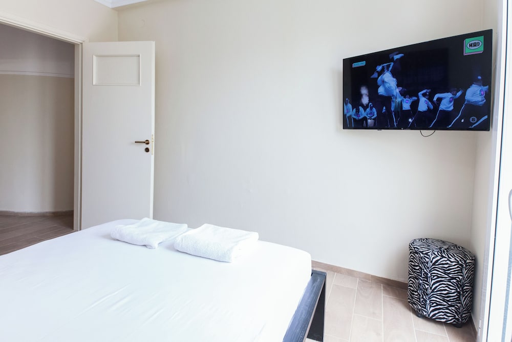 Modern Comfort 1Bd Apt with Balcony — 4-Star Luxury Hotel in Athens, Greece