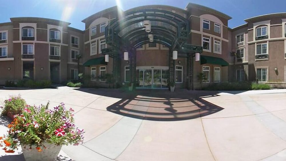 Holiday Inn Express Windsor Sonoma Wine Country by IHG - photo 36