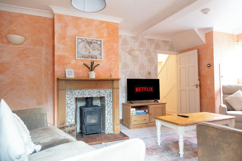 Charming Frome Retreat With 4 Bedrooms — Frome