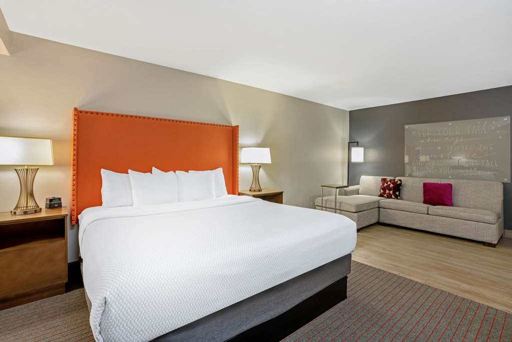 La Quinta Inn & Suites by Wyndham Seattle Federal Way - photo 21