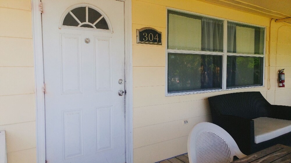 Flamingo Inn Bayside Suites - photo 8