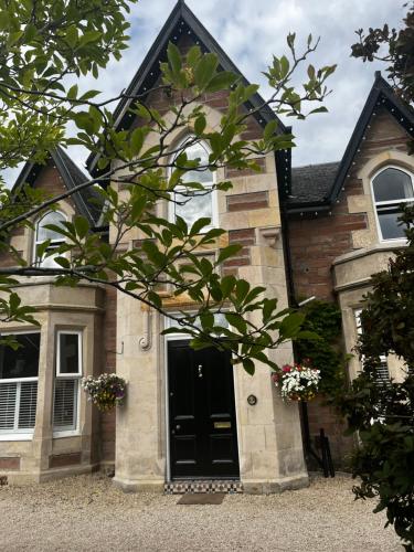 Beinn Mhor Lodge 63 Culduthel Road — 4-Star Luxury Hotel in Inverness, United Kingdom