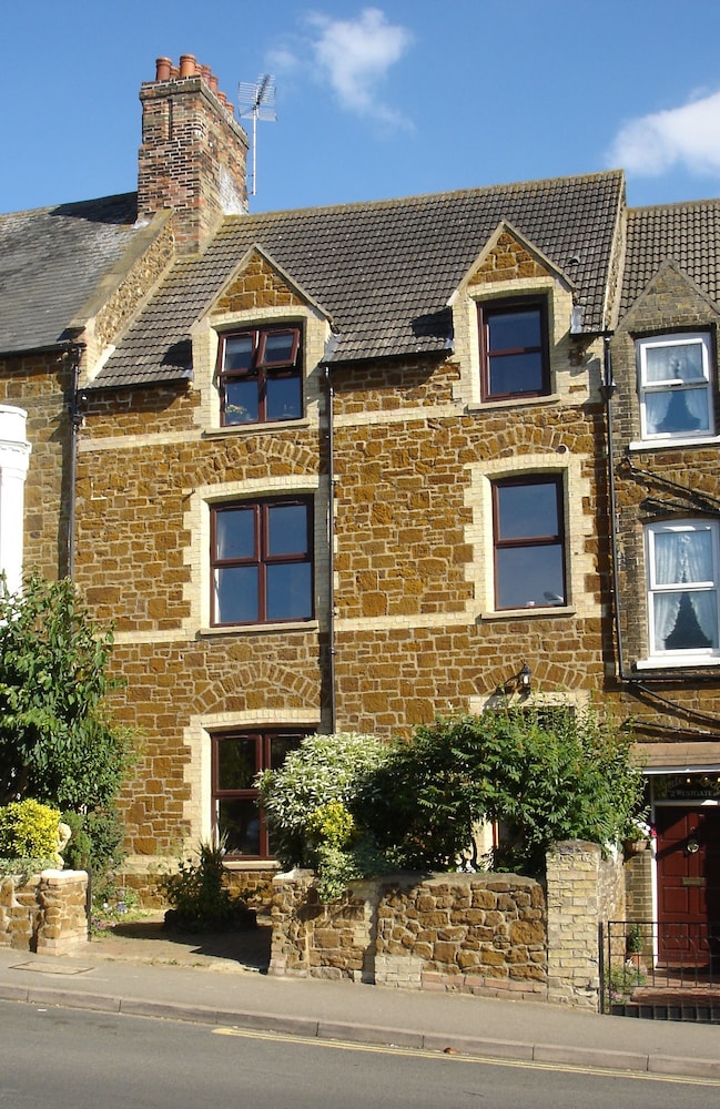 Honeycomb House Apartments — 4-Star Luxury Hotel in Hunstanton, United Kingdom
