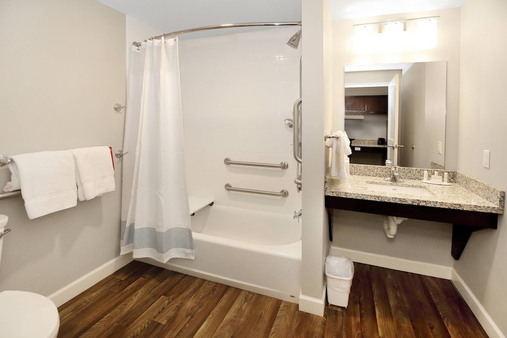 TownePlace Suites Grove City Mercer Outlets - photo 17