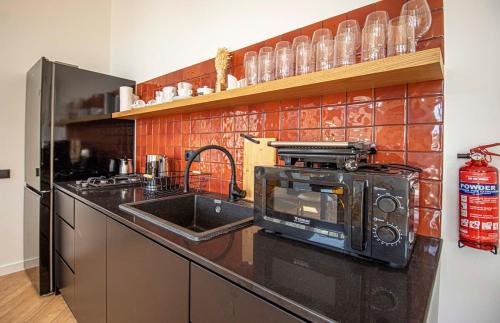 Chic 2BR Center Apt with View By Wehost