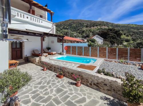 Villa Cosmakis — 4-Star Luxury Hotel in Agios Vasileios, Greece