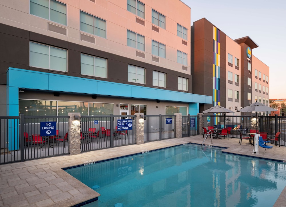 Tru By Hilton Phoenix Glendale Westgate AZ - photo 32