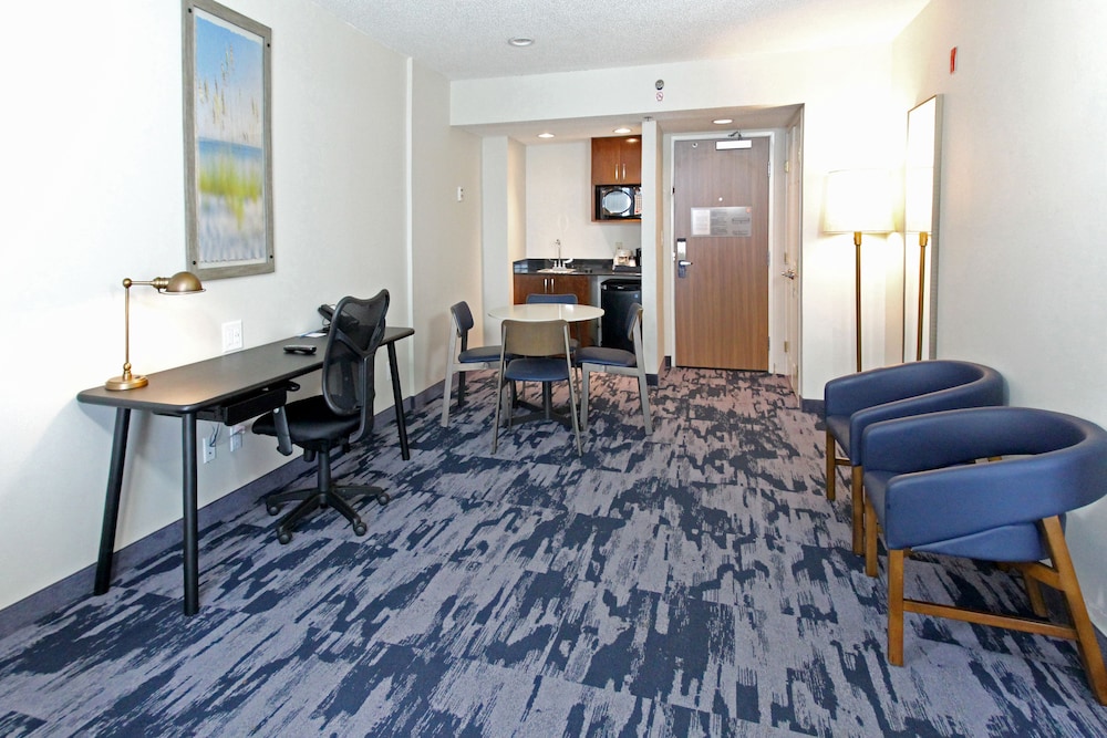 Fairfield by Marriott Inn & Suites Charleston Airport Convention Center - photo 11